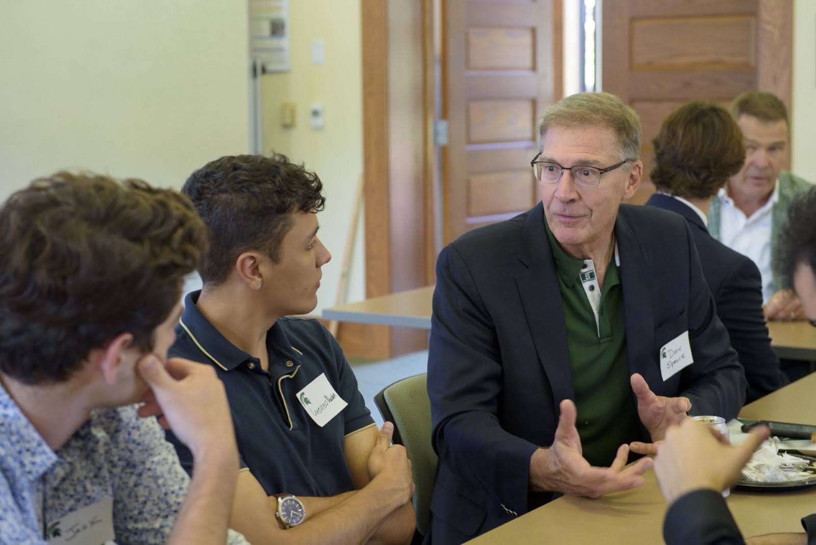 Alumnus Don Spence speaks with Econ Scholar students.